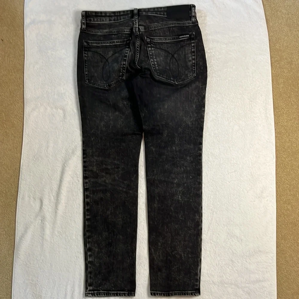 Calvin Klein Jeans, Black Distressed Denim, Slim Fit size 31x30 - Picture 6 of 6